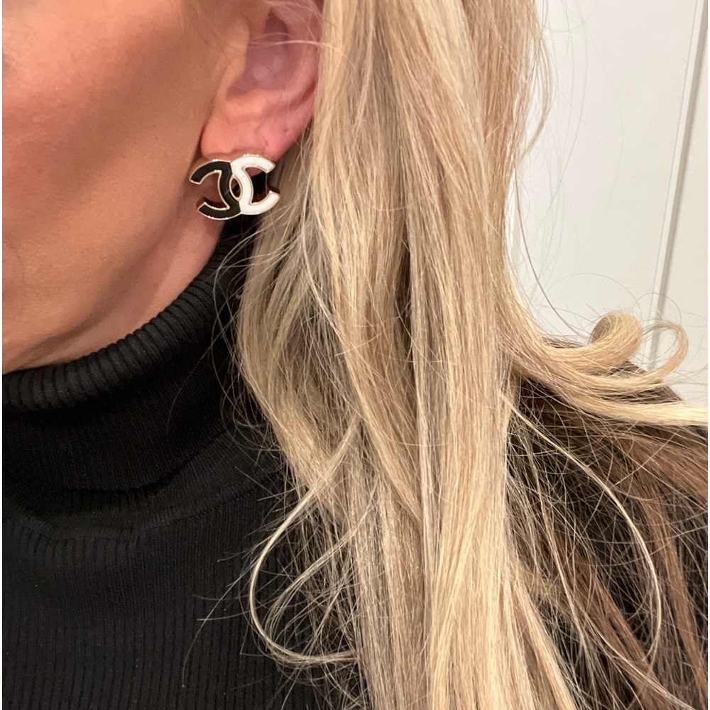 ❌SOLD❌CHANEL 23C Black & White XLarge CC logo stud earrings NEW w/TAGS & RECEIPT - Picture 7 of 13